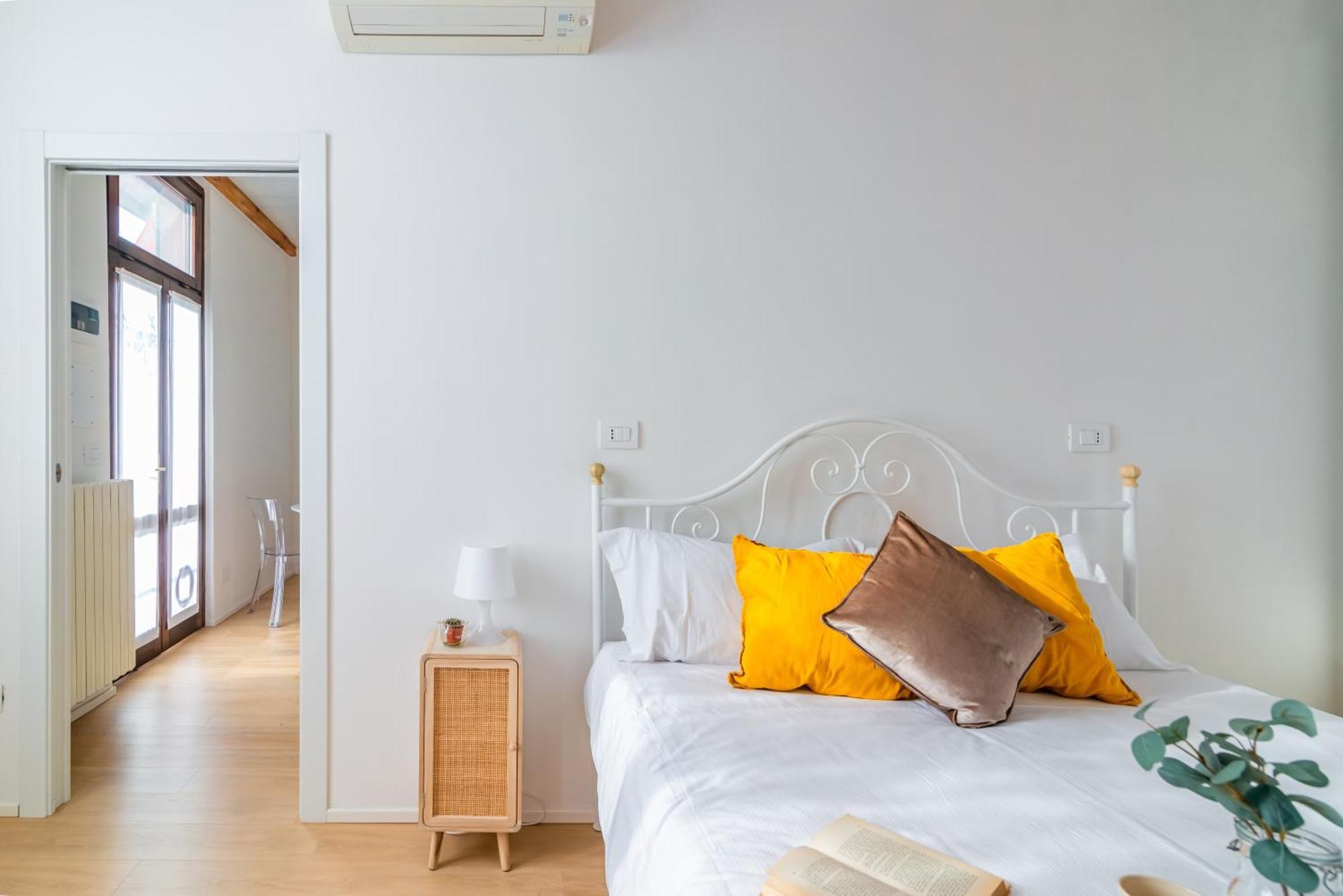 La Corte 48 - Pavia City - By Host4U Экстерьер фото